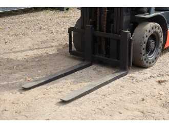 Chariot élévateur d'occasion TOYOTA 42-7FGF25 GAS VIERRADFRONTSTAPLER (13065065)