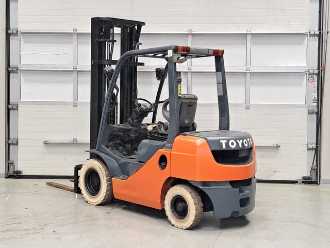 Chariot élévateur d'occasion TOYOTA 52-8FD25 DIESEL VIERRADFRONTSTAPLER (13058631)