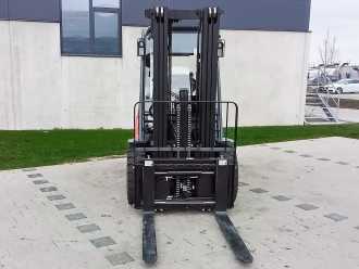 Chariot élévateur d'occasion TOYOTA 52-8FDJF35 DIESEL VIERRADFRONTSTAPLER (12947627)