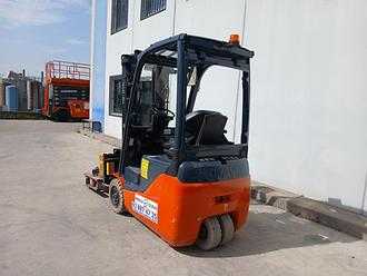 Chariot élévateur d'occasion TOYOTA 7FBEF15 CARRETILLA ELEVADORA ELECTRICA 1500 KG ELEKTRO DREIRADFRONTSTAPLER (12972046)