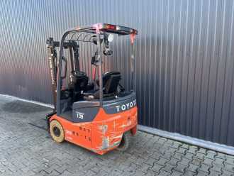 Chariot élévateur d'occasion TOYOTA 7FBEST13 ELEKTRO DREIRADFRONTSTAPLER (13075659)