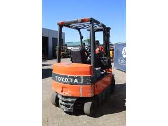 Chariot élévateur d'occasion TOYOTA 7FBMF25 ELEKTRO VIERRADFRONTSTAPLER (13041361)