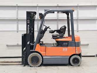 Chariot élévateur d'occasion TOYOTA 7FBMF25 ELEKTRO VIERRADFRONTSTAPLER (13071520)