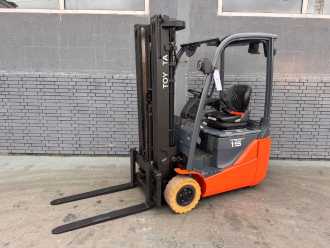 Chariot élévateur d'occasion TOYOTA 8FBE15T Baujahr 2022 / Stunden 4339 HH 4,7M ELEKTRO DREIRADFRONTSTAPLER (13000226)