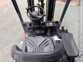 Chariot élévateur d'occasion TOYOTA 8FBE15T Baujahr 2022 / Stunden 4339 HH 4,7M ELEKTRO DREIRADFRONTSTAPLER (13000226)