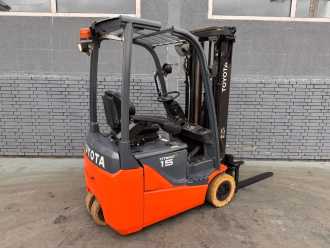 Chariot élévateur d'occasion TOYOTA 8FBE15T Baujahr 2022 / Stunden 4339 HH 4,7M ELEKTRO DREIRADFRONTSTAPLER (13000226)