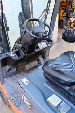 Chariot élévateur d'occasion TOYOTA 8FBE15T ELEKTRO DREIRADFRONTSTAPLER (12961098)