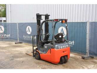 Chariot élévateur d'occasion TOYOTA 8FBE15T ELEKTRO VIERRADFRONTSTAPLER (13063421)