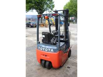 Chariot élévateur d'occasion TOYOTA 8FBE15T ELEKTRO VIERRADFRONTSTAPLER (13063421)