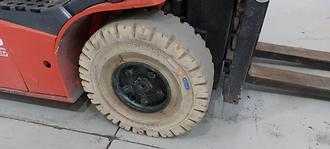 Chariot élévateur d'occasion TOYOTA 8FBE16T ELEKTRO DREIRADFRONTSTAPLER (13028195)