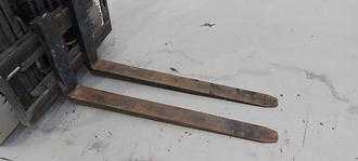 Chariot élévateur d'occasion TOYOTA 8FBE16T ELEKTRO DREIRADFRONTSTAPLER (13028195)