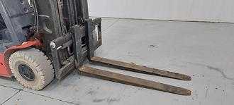 Chariot élévateur d'occasion TOYOTA 8FBE16T ELEKTRO DREIRADFRONTSTAPLER (13028195)