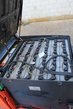 Chariot élévateur d'occasion TOYOTA 8FBE16T ELEKTRO DREIRADFRONTSTAPLER (13065188)