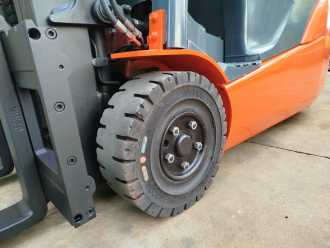 Chariot élévateur d'occasion TOYOTA 8FBE16T ELEKTRO DREIRADFRONTSTAPLER (13075200)