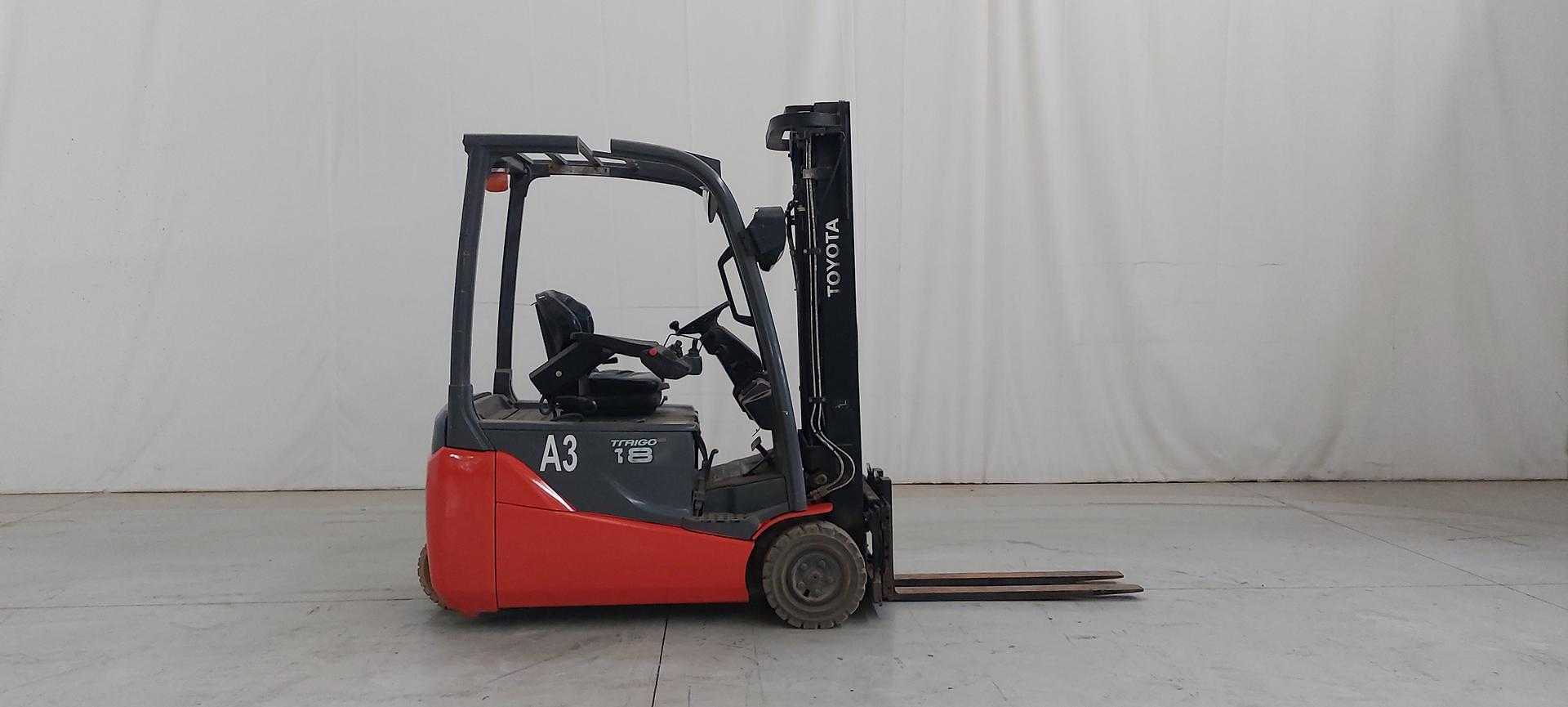 Chariot élévateur d'occasion TOYOTA 8FBE18T ELEKTRO DREIRADFRONTSTAPLER (13028182)