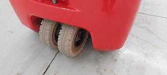 Chariot élévateur d'occasion TOYOTA 8FBE18T ELEKTRO DREIRADFRONTSTAPLER (13028182)