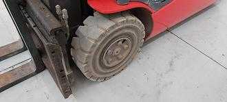 Chariot élévateur d'occasion TOYOTA 8FBE18T ELEKTRO DREIRADFRONTSTAPLER (13028182)