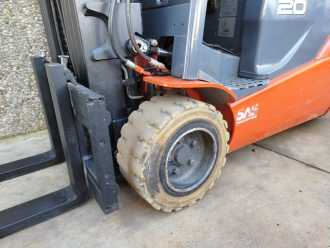 Chariot élévateur d'occasion TOYOTA 8FBE20T ELEKTRO DREIRADFRONTSTAPLER (12917585)