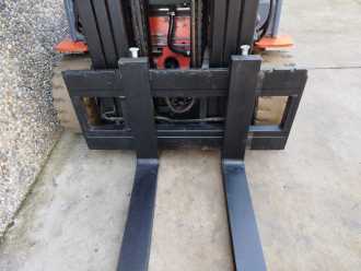 Chariot élévateur d'occasion TOYOTA 8FBE20T ELEKTRO DREIRADFRONTSTAPLER (12917585)