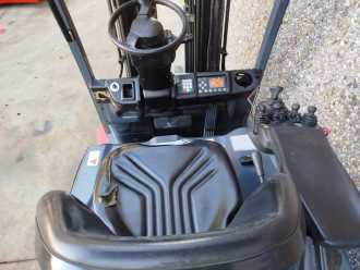 Chariot élévateur d'occasion TOYOTA 8FBE20T ELEKTRO DREIRADFRONTSTAPLER (12917585)