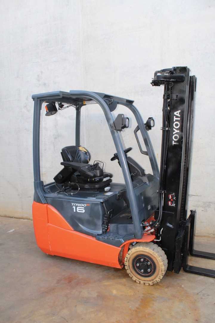 Chariot élévateur d'occasion TOYOTA 8FBEK16T ELEKTRO DREIRADFRONTSTAPLER (13065190)