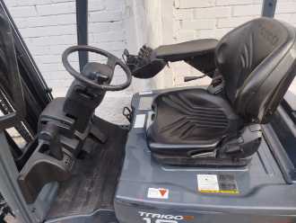 Chariot élévateur d'occasion TOYOTA 8FBEKT16 ELEKTRO DREIRADFRONTSTAPLER (13018545)