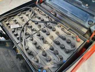 Chariot élévateur d'occasion TOYOTA 8FBET15 / Batterie 07/2023 / HH: 4.3m! / 2.849h ELEKTRO VIERRADFRONTSTAPLER (13024734)