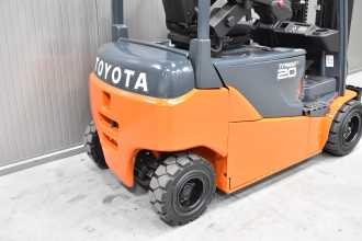 Chariot élévateur d'occasion TOYOTA 8FBM20T /58261/ ELEKTRO VIERRADFRONTSTAPLER (13064808)