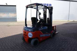 Chariot élévateur d'occasion TOYOTA 8FBM20T ELEKTRO VIERRADFRONTSTAPLER (12925250)