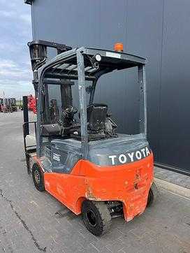 Chariot élévateur d'occasion TOYOTA 8FBMKT25 ELEKTRO VIERRADFRONTSTAPLER (13072410)