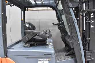 Chariot élévateur d'occasion TOYOTA 8FBMKT25 /57622/ ELEKTRO VIERRADFRONTSTAPLER (13039943)