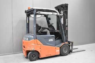 Chariot élévateur d'occasion TOYOTA 8FBMKT25 /58826/ ELEKTRO VIERRADFRONTSTAPLER (13065544)
