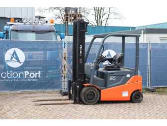 Chariot élévateur d'occasion TOYOTA 8FBMKT30 ELEKTRO VIERRADFRONTSTAPLER (13041365)