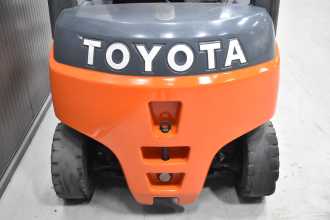 Chariot élévateur d'occasion TOYOTA 8FBMT16 /53269/ ELEKTRO VIERRADFRONTSTAPLER (12932255)