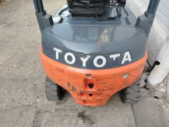 Chariot élévateur d'occasion TOYOTA 8FBMT18 ELEKTRO VIERRADFRONTSTAPLER (13041992)