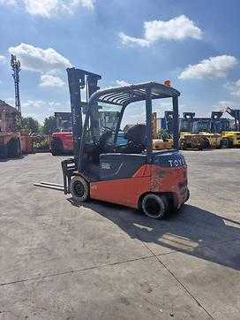 Chariot élévateur d'occasion TOYOTA 8FBMT35 ELEKTRO VIERRADFRONTSTAPLER (13067813)