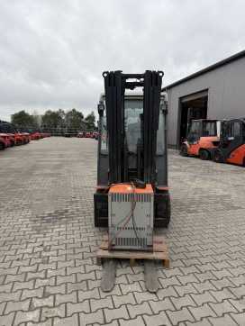 Chariot élévateur d'occasion TOYOTA 8FBMT35 ELEKTRO VIERRADFRONTSTAPLER (13075631)