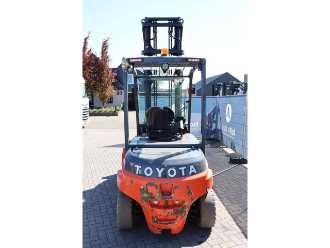 Chariot élévateur d'occasion TOYOTA 8FBMT50 ELEKTRO VIERRADFRONTSTAPLER (13041270)