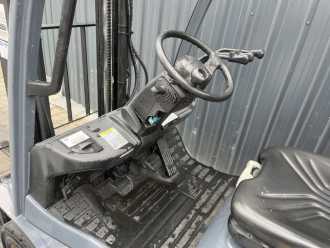 Chariot élévateur d'occasion TOYOTA 8FGF15 GAS VIERRADFRONTSTAPLER (12941106)