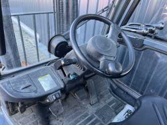 Chariot élévateur d'occasion TOYOTA 8FGF25 GAS VIERRADFRONTSTAPLER (13071264)