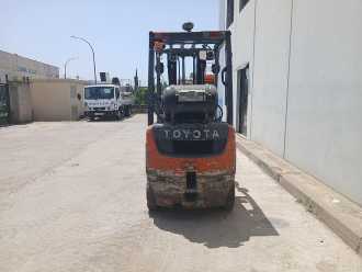 Chariot élévateur d'occasion TOYOTA D02-8FG18 CARRETILLA ELEVADORA GAS 1.800 KG GAS VIERRADFRONTSTAPLER (13006618)