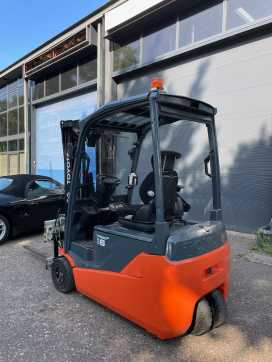 Chariot élévateur d'occasion TOYOTA FBE16T ELEKTRO DREIRADFRONTSTAPLER (13068341)