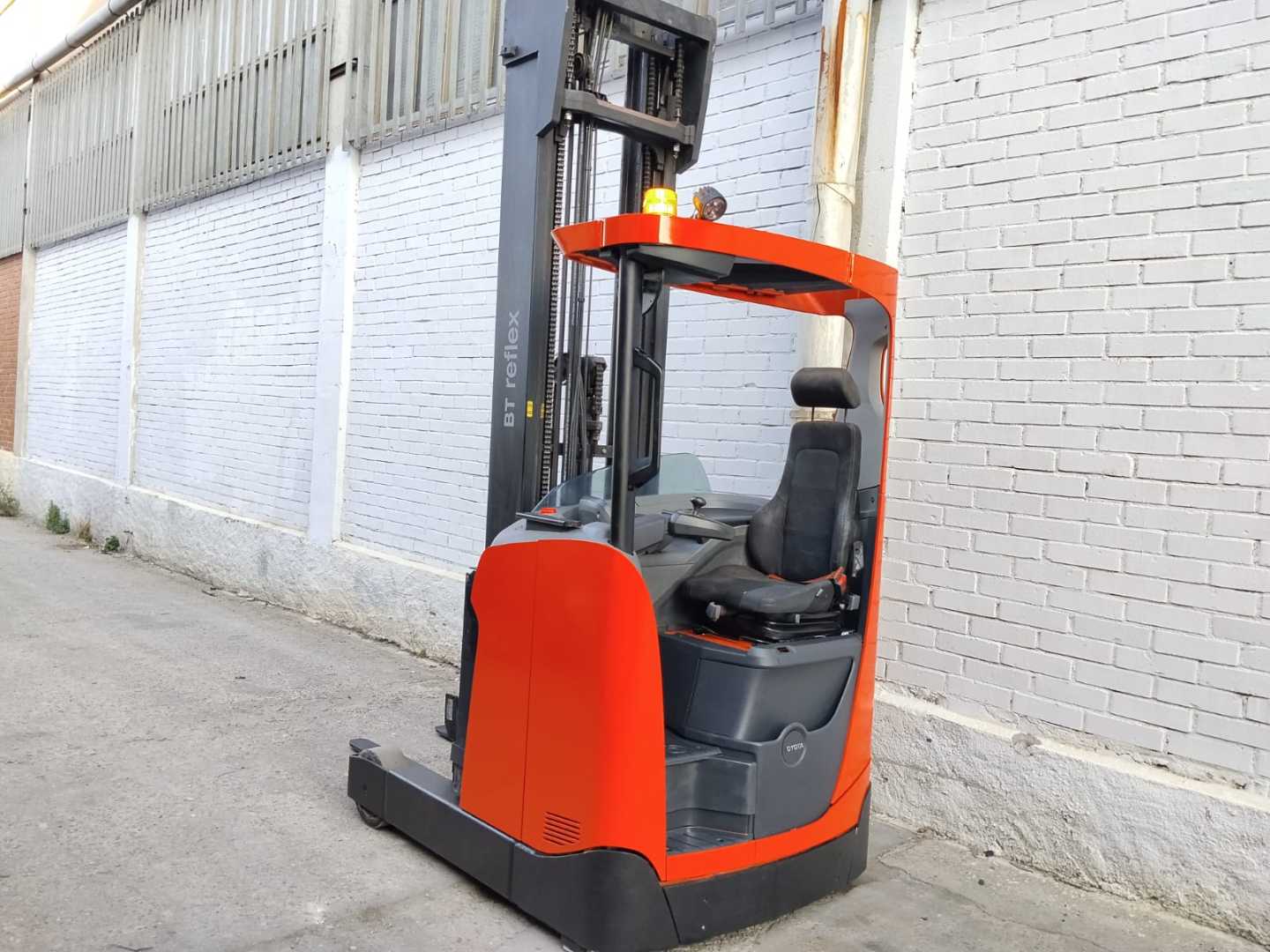 Chariot élévateur d'occasion TOYOTA RRE140HE ELEKTRO SCHUBMASTSTAPLER (13070302)