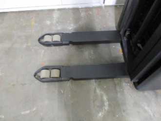 Chariot élévateur d'occasion TOYOTA SPE160 ELEKTRO HOCHHUBWAGENFAHRERSTAND (13071595)