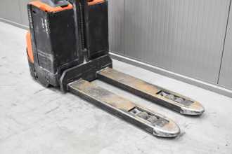 Chariot élévateur d'occasion TOYOTA SWE 080L /58817/ ELEKTRO HOCHHUBKOMMISSIONIERER (13068703)