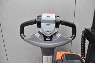 Chariot élévateur d'occasion TOYOTA SWE 080L /58817/ ELEKTRO HOCHHUBKOMMISSIONIERER (13068703)