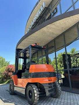Chariot élévateur d'occasion TOYOTA 𝟕𝐅𝐁𝐌𝐅𝟒𝟓 ELEKTRO VIERRADFRONTSTAPLER (13045256)