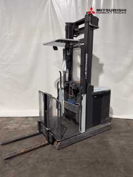 Chariot élévateur d'occasion UNICARRIERS 100TVI470EPM - 2.499 Std. - HH 4.700 mm ELEKTRO MITTELHUBKOMMISSIONIERER (12914423)