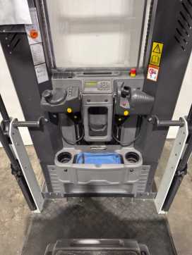 Chariot élévateur d'occasion UNICARRIERS 100TVI470EPM - 2.499 Std. - HH 4.700 mm ELEKTRO MITTELHUBKOMMISSIONIERER (12914423)