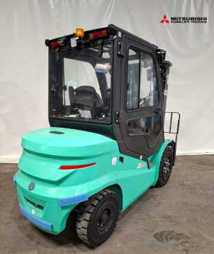Chariot élévateur d'occasion WEITERE ECB30Q ELEKTRO VIERRADFRONTSTAPLER (13047719)
